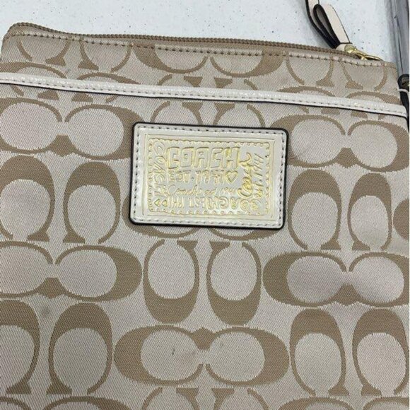 Coach Poppy Signature Crossbody - Picture 5 of 7